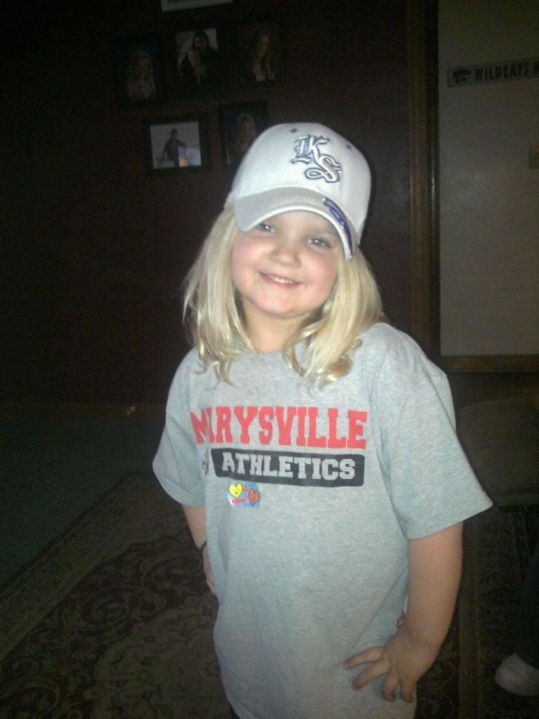 Ariana Cook smilng as a child.