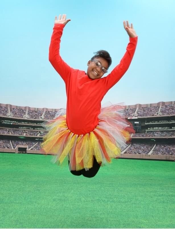 Rachel Russell's daughter in cheerleading outfit